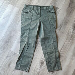Chicos Cropped Utility Cargo Style Olive Green Stretchy Pants Size 2
